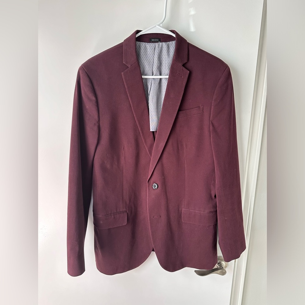 JF J. Ferrar Burgundy Suit Jacket
Size: 38/40R